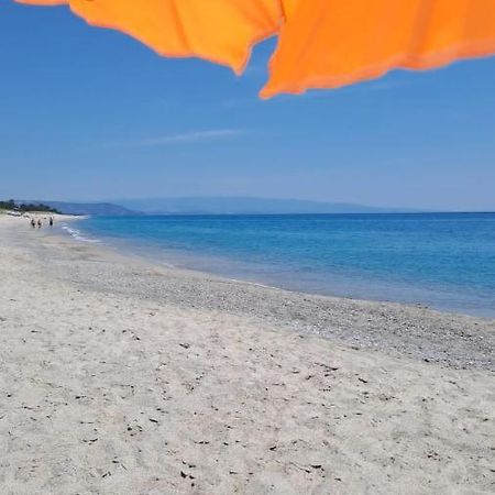 L'Isola Dei Vacanzieri Sant'Andrea Apostolo dello Ionio Bagian luar foto